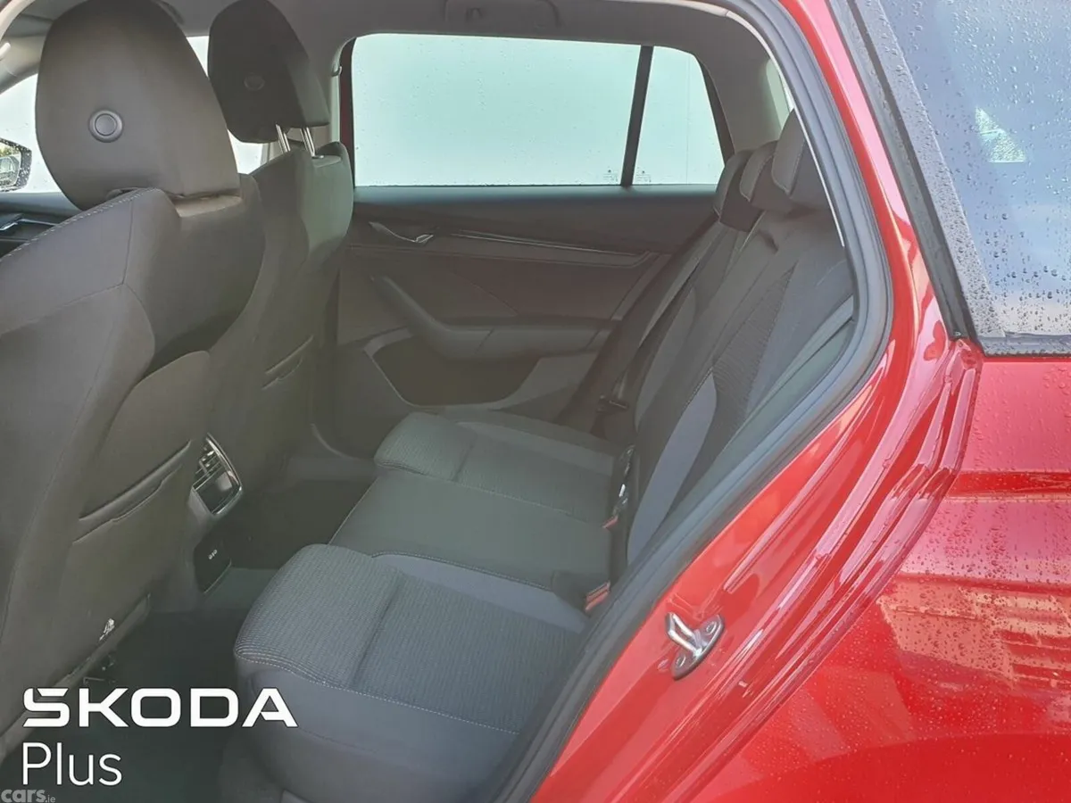 Skoda Octavia Saloon, Petrol, 2023, Red
