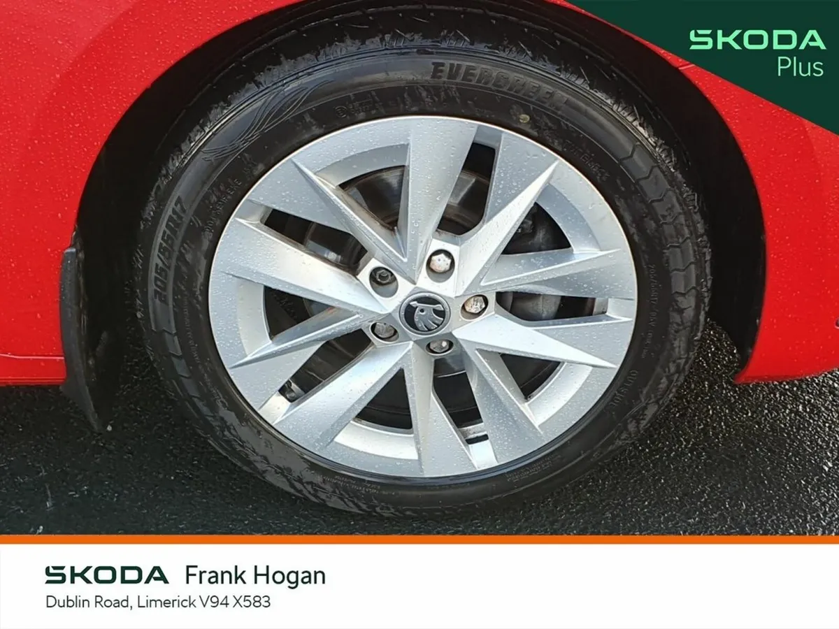 Skoda Octavia Saloon, Petrol, 2023, Red