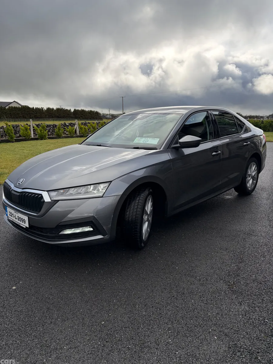 Skoda Octavia Saloon, Diesel, 2022, Grey