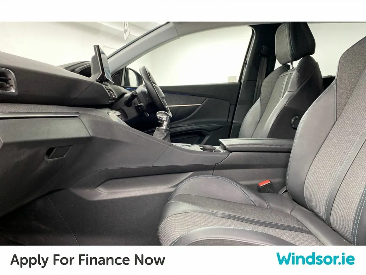 Peugeot 5008 MPV, Petrol, 2023, Black