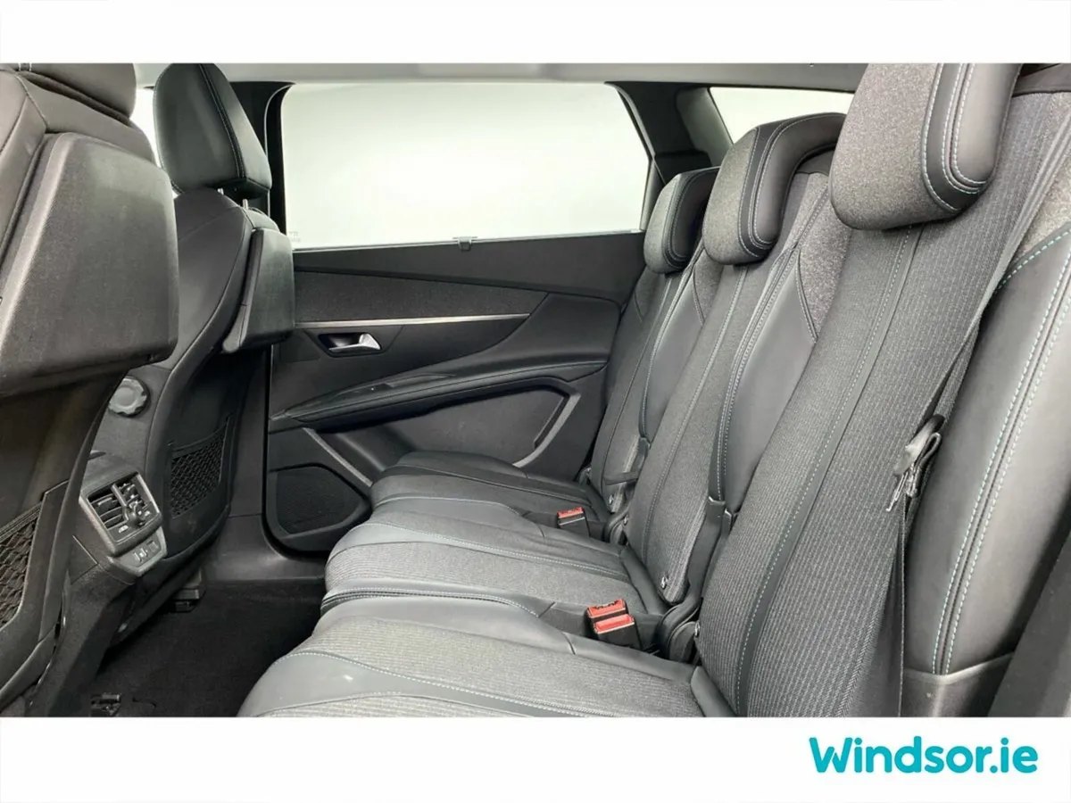 Peugeot 5008 MPV, Petrol, 2023, Black