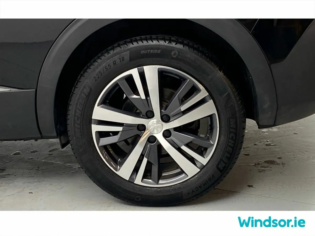Peugeot 5008 MPV, Petrol, 2023, Black