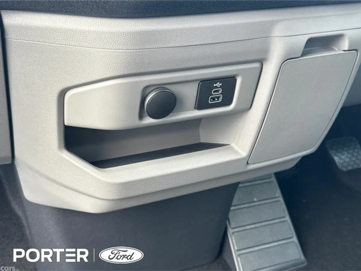 Ford Tourneo Custom MPV, Electric, 2026, Black