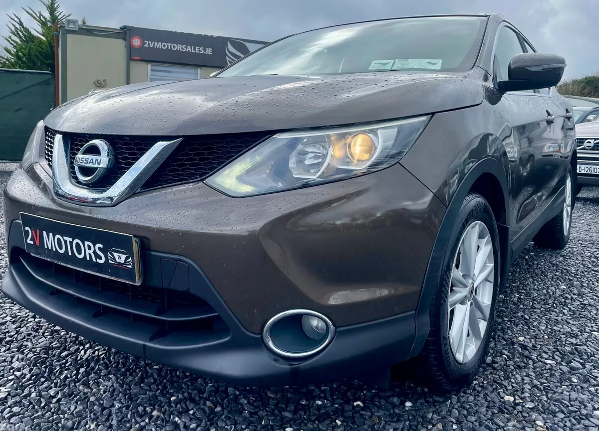 Nissan Qashqai Hatchback, Diesel, 2015, Brown