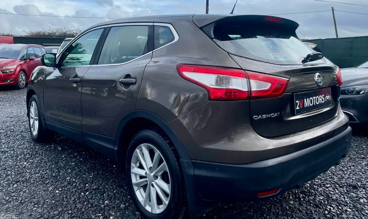 Nissan Qashqai Hatchback, Diesel, 2015, Brown