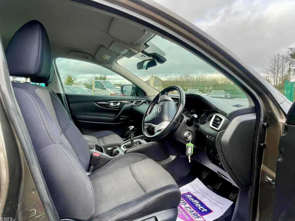 Nissan Qashqai Hatchback, Diesel, 2015, Brown
