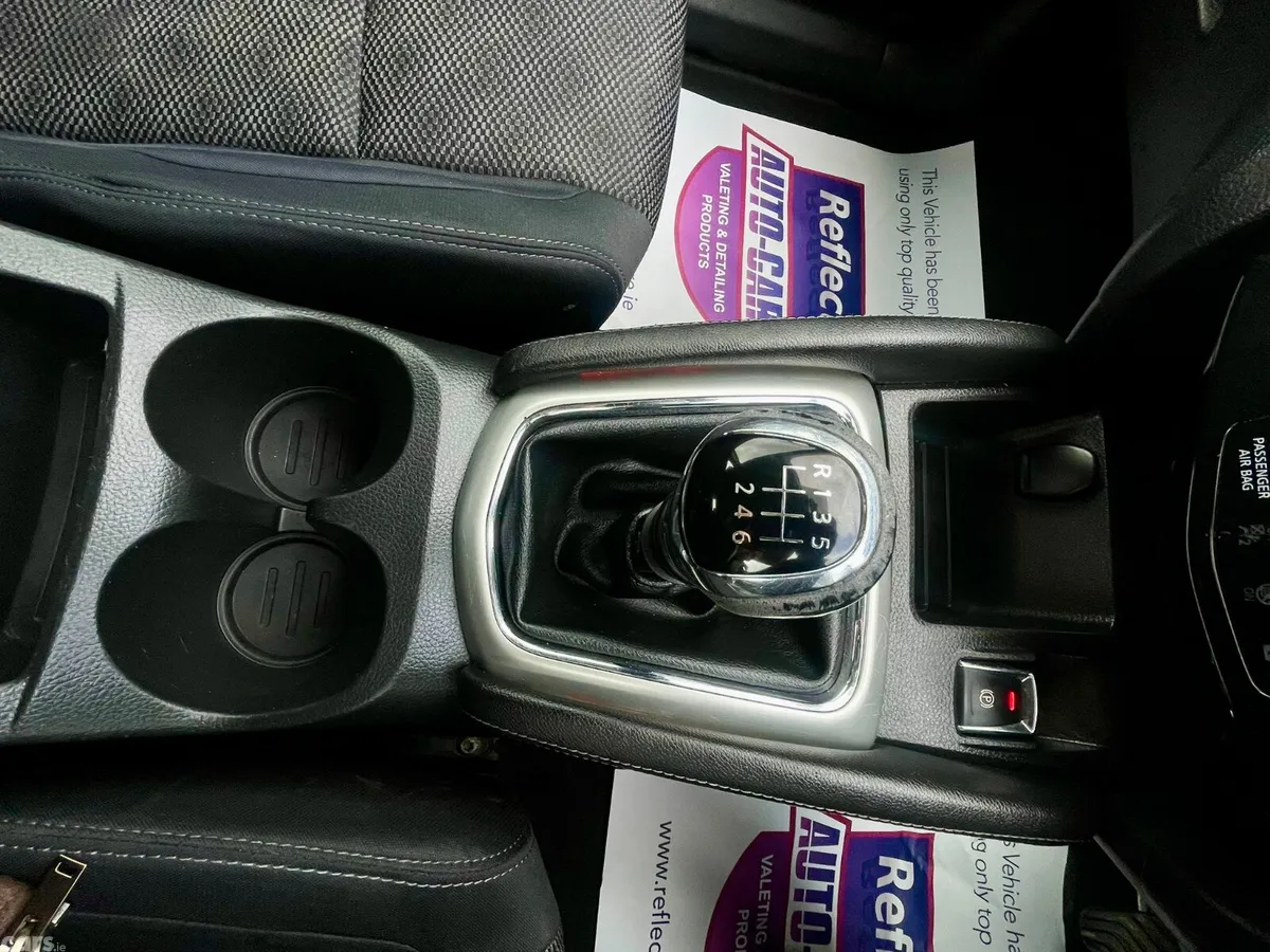 Nissan Qashqai Hatchback, Diesel, 2015, Brown