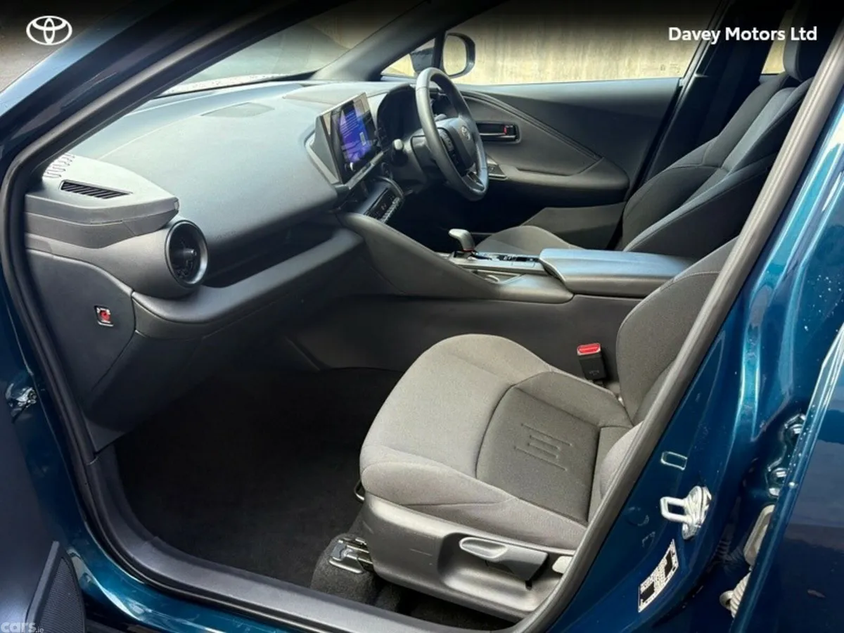 Toyota C-HR SUV, Petrol Hybrid, 2024, Blue