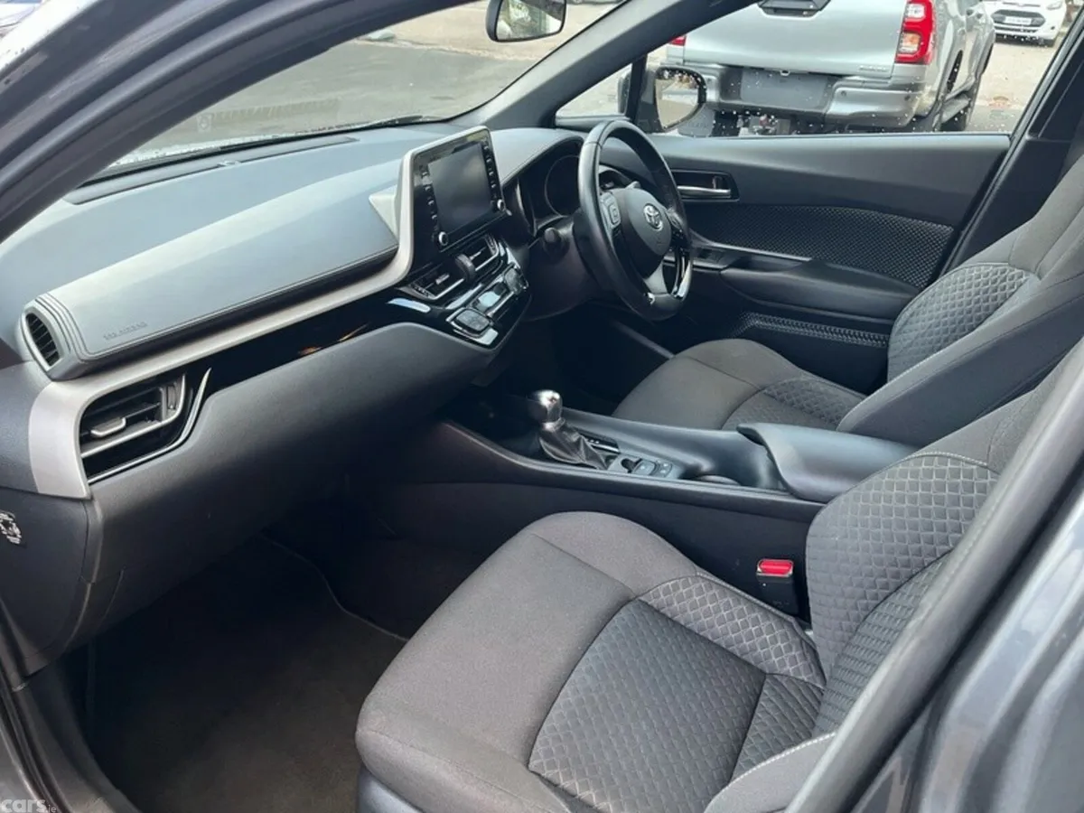 Toyota C-HR SUV, Petrol Hybrid, 2023, Grey