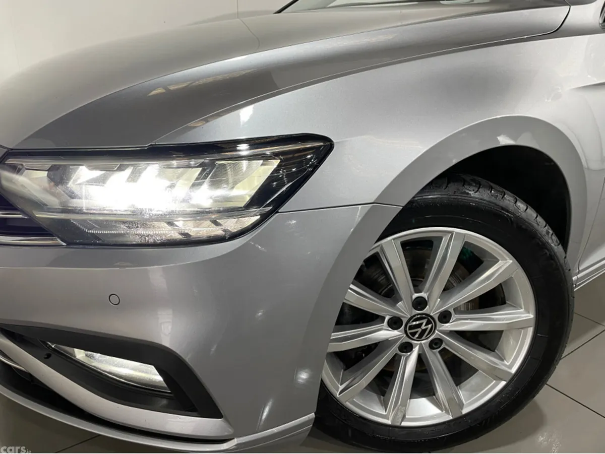 Volkswagen Passat Saloon, Diesel, 2022, Grey