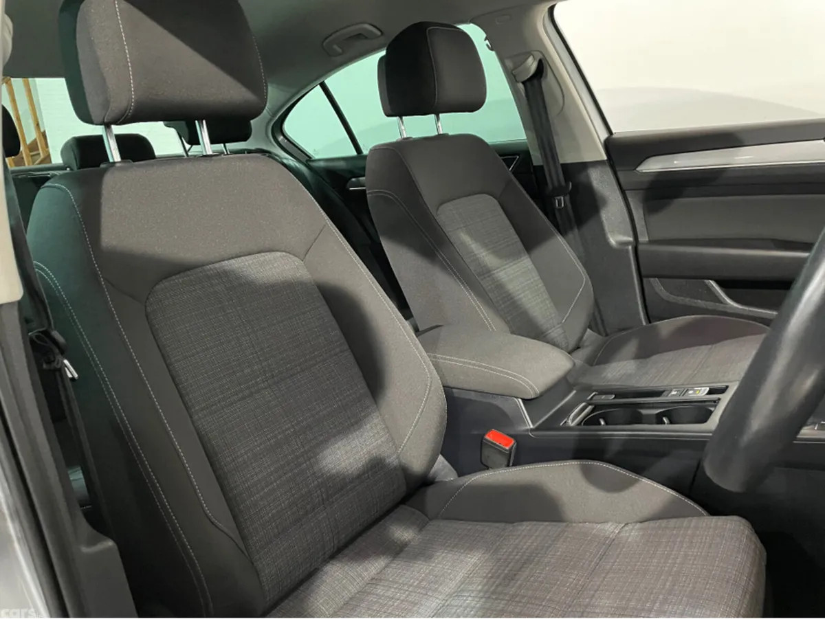 Volkswagen Passat Saloon, Diesel, 2022, Grey