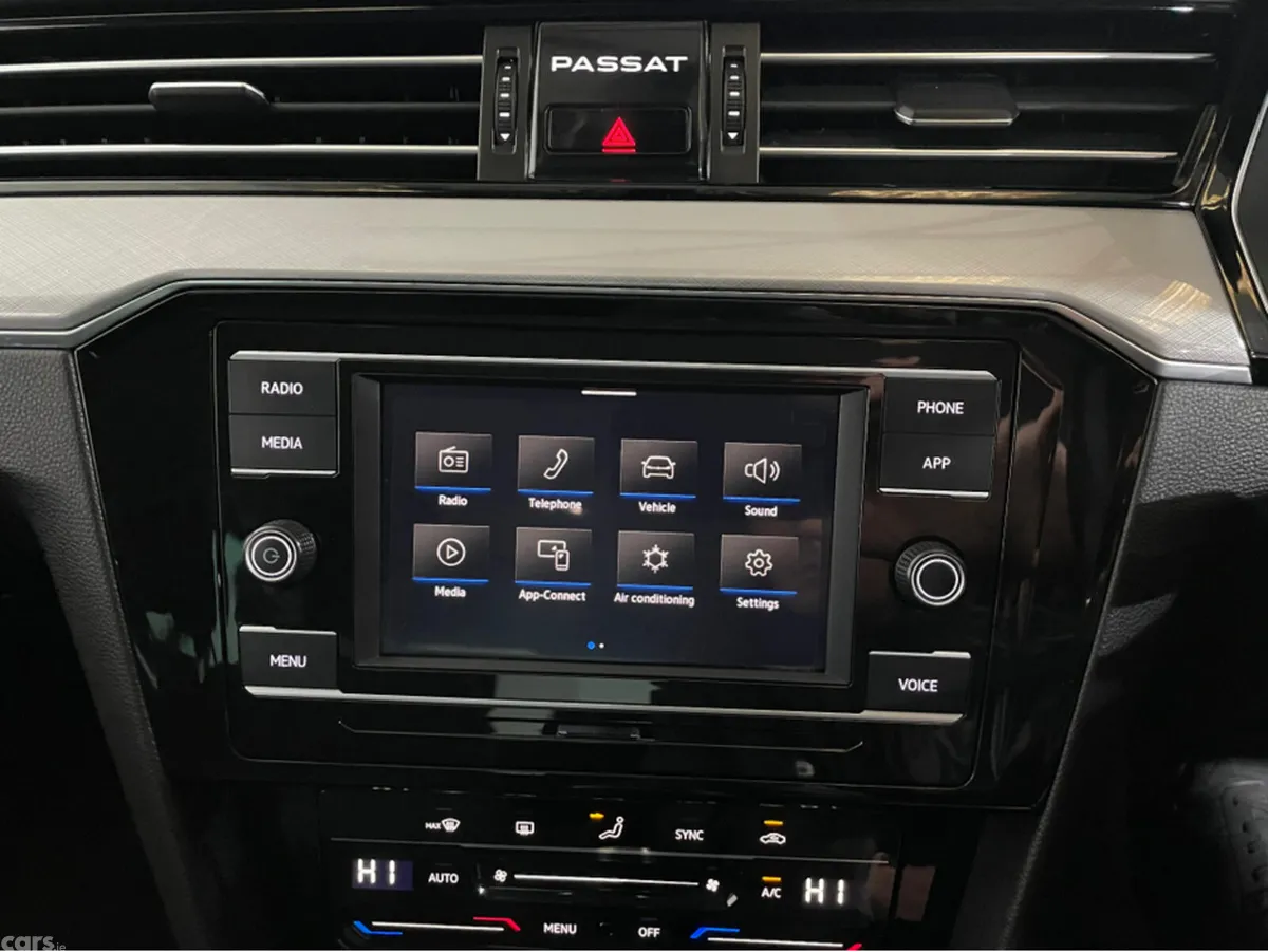Volkswagen Passat Saloon, Diesel, 2022, Grey