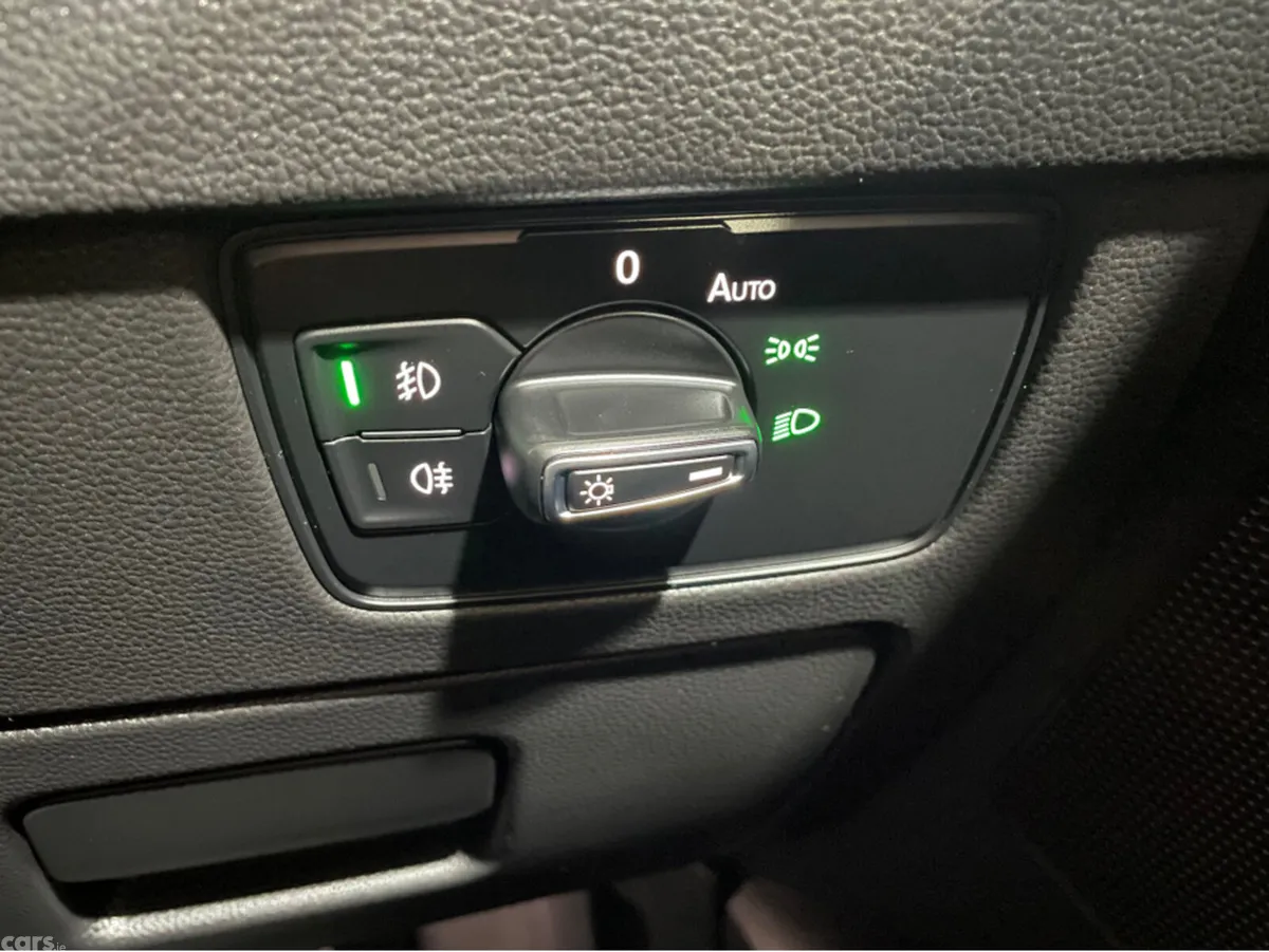 Volkswagen Passat Saloon, Diesel, 2022, Grey