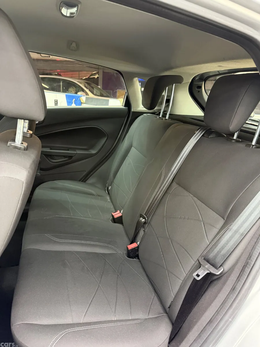 Ford Fiesta Hatchback, Petrol, 2015, Silver