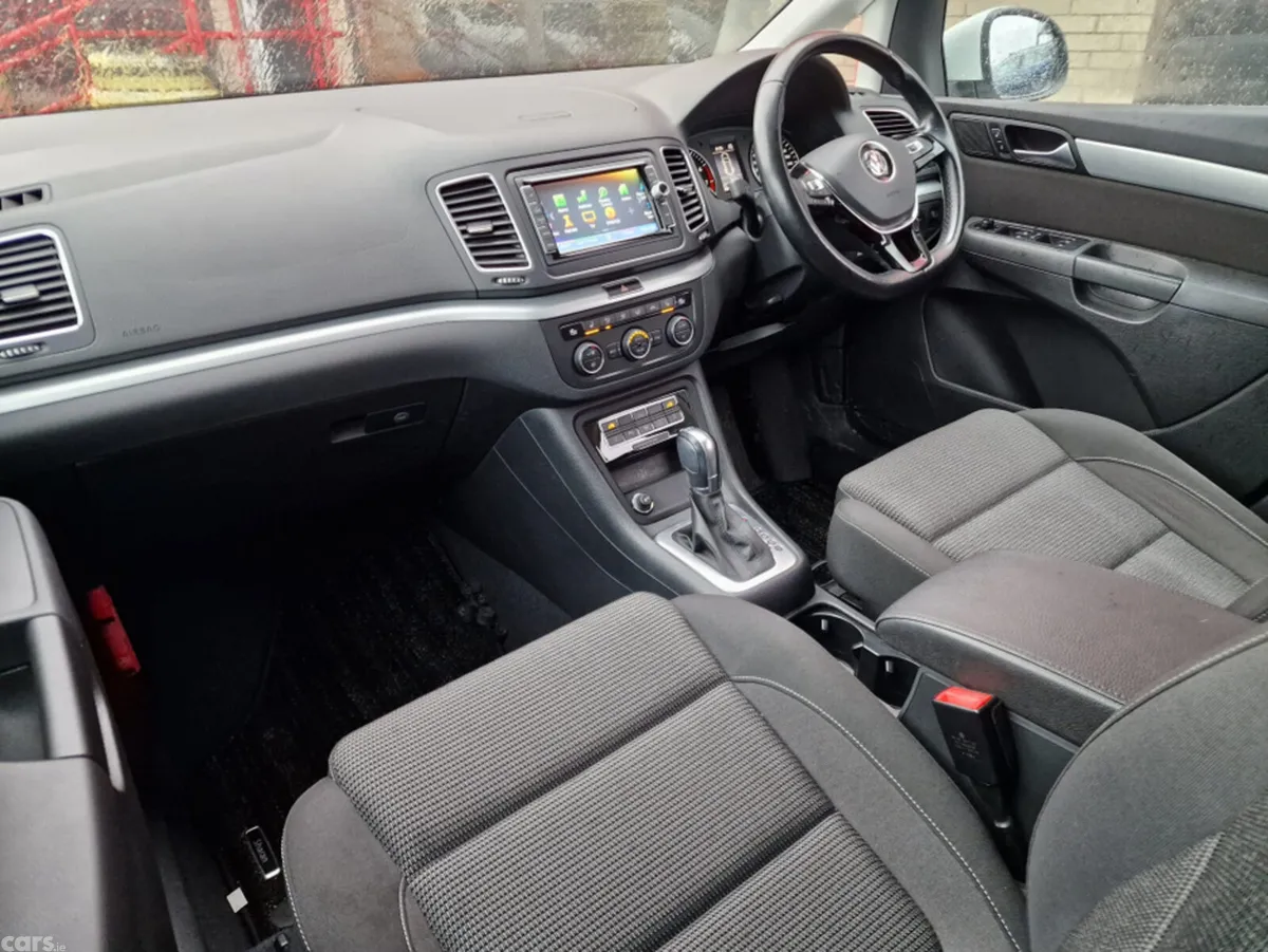 Volkswagen Sharan MPV, Petrol, 2017, White