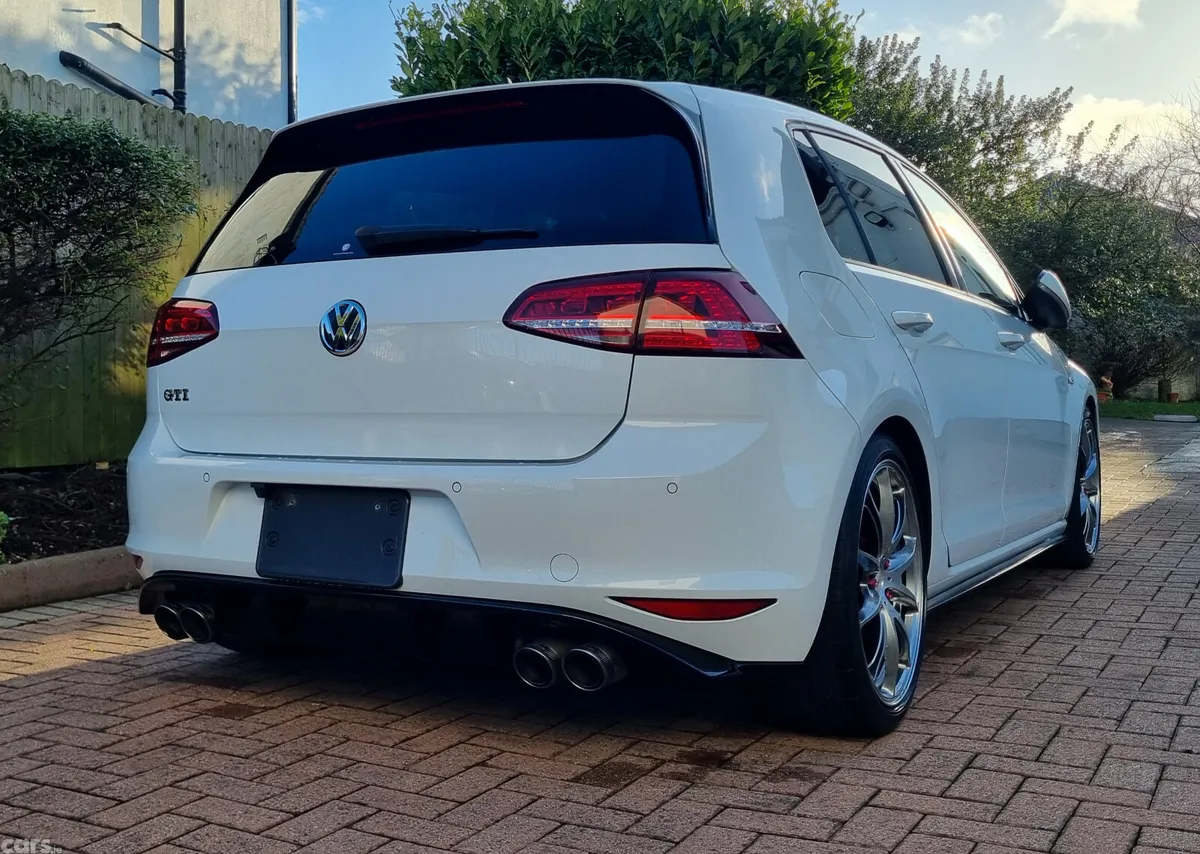 Volkswagen Golf Hatchback, Petrol, 2014, White