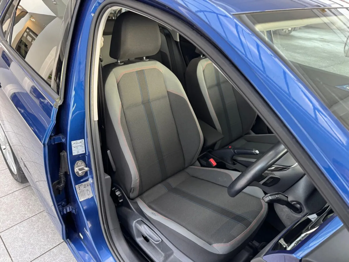 Volkswagen Polo Hatchback, Petrol, 2019, Blue