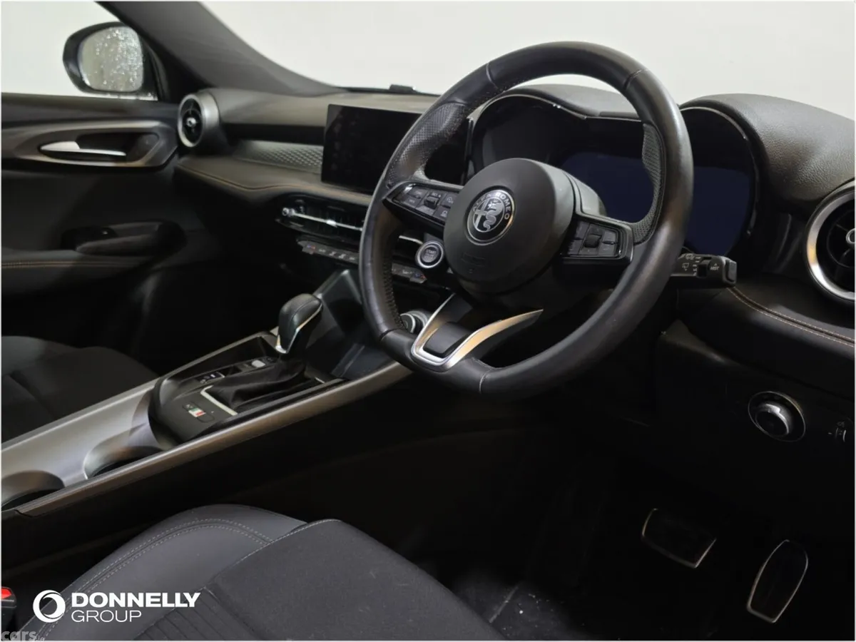 Alfa Romeo Tonale Hatchback, Petrol, 2024, White