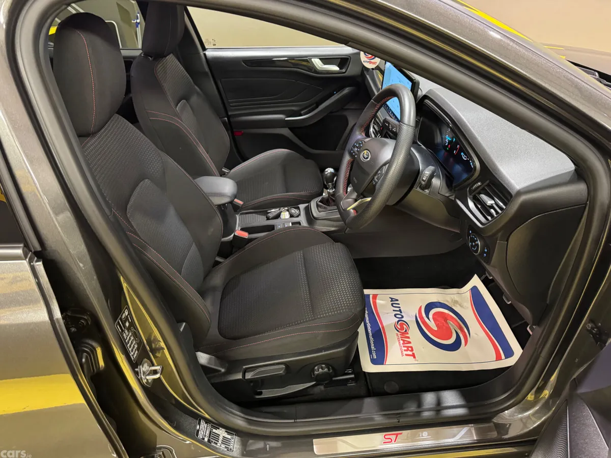 Ford Focus Hatchback, Petrol Hybrid, 2025, Grey