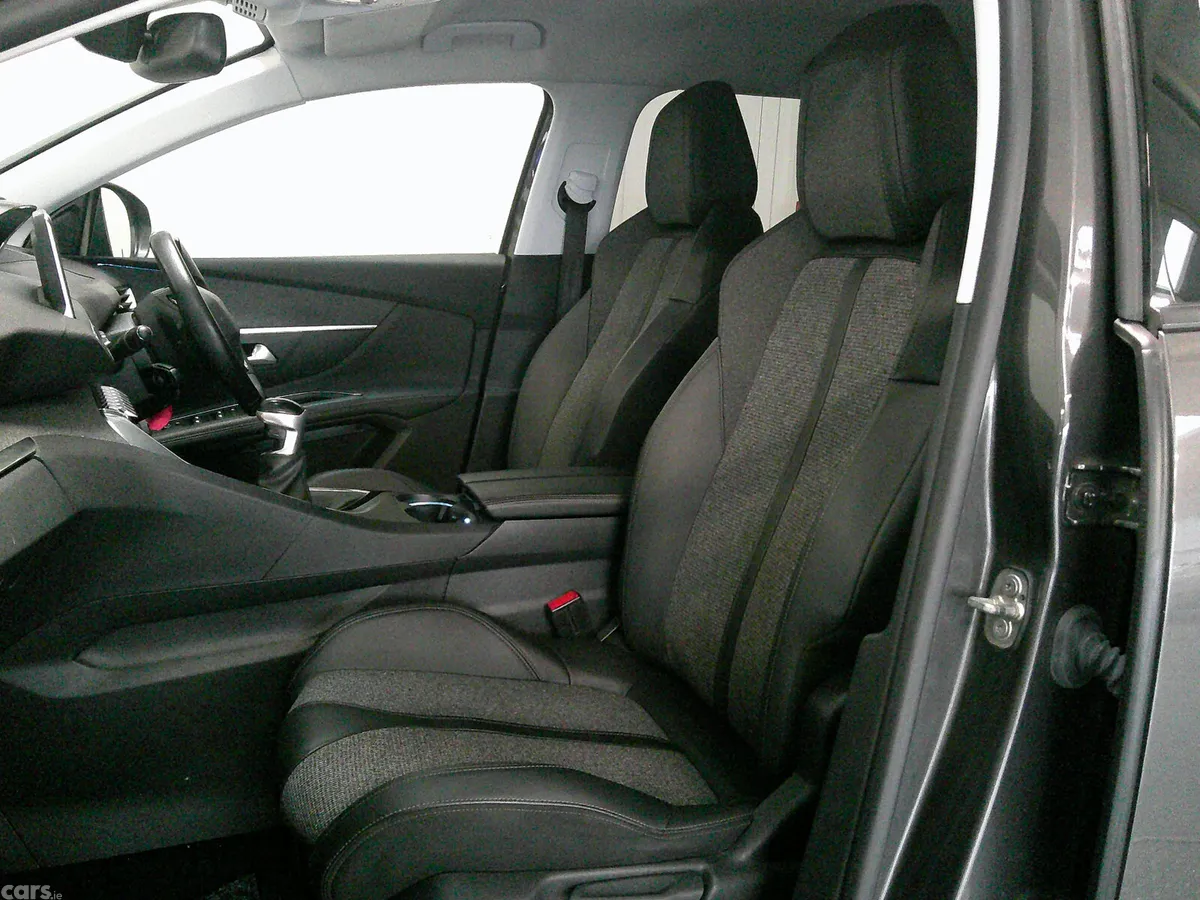 Peugeot 5008 SUV, Diesel, 2019, Grey