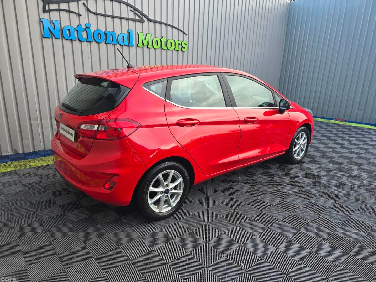 Ford Fiesta Hatchback, Petrol, 2018, Red