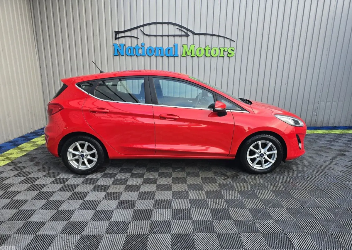 Ford Fiesta Hatchback, Petrol, 2018, Red