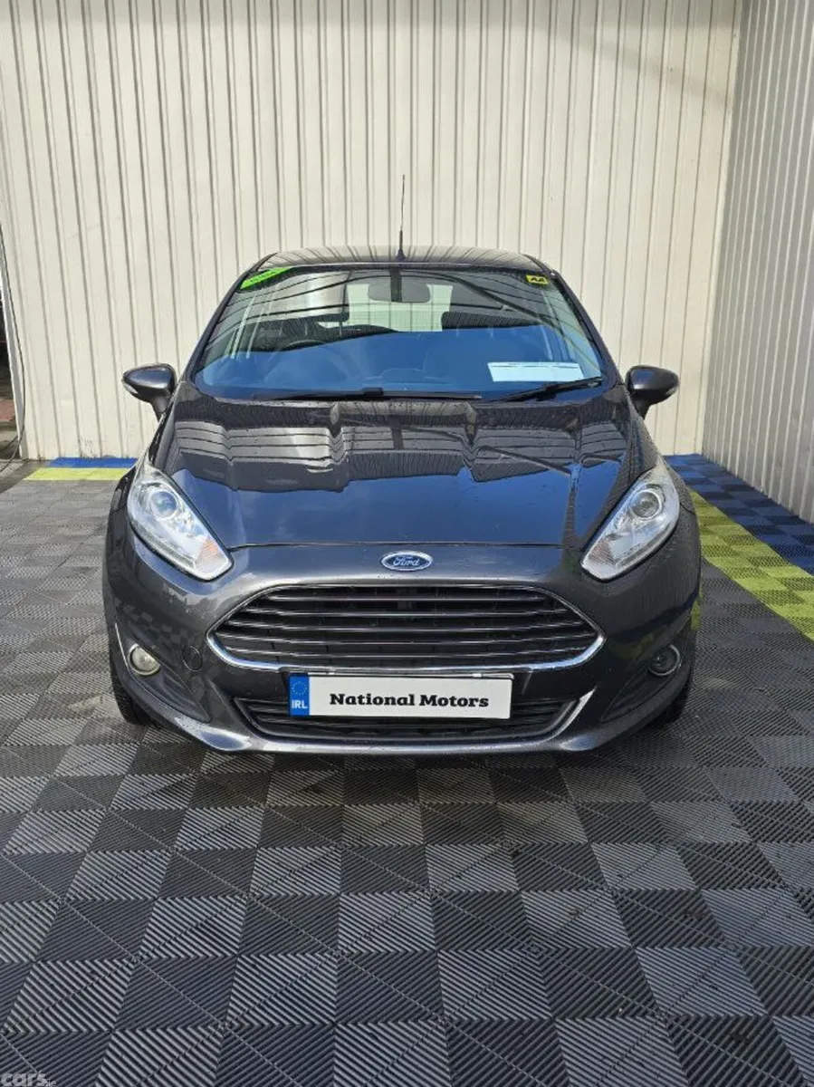 Ford Fiesta Hatchback, Petrol, 2015, Grey