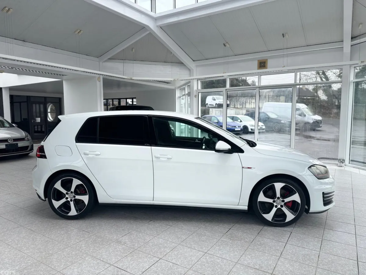 Volkswagen Golf Hatchback, Petrol, 2014, White
