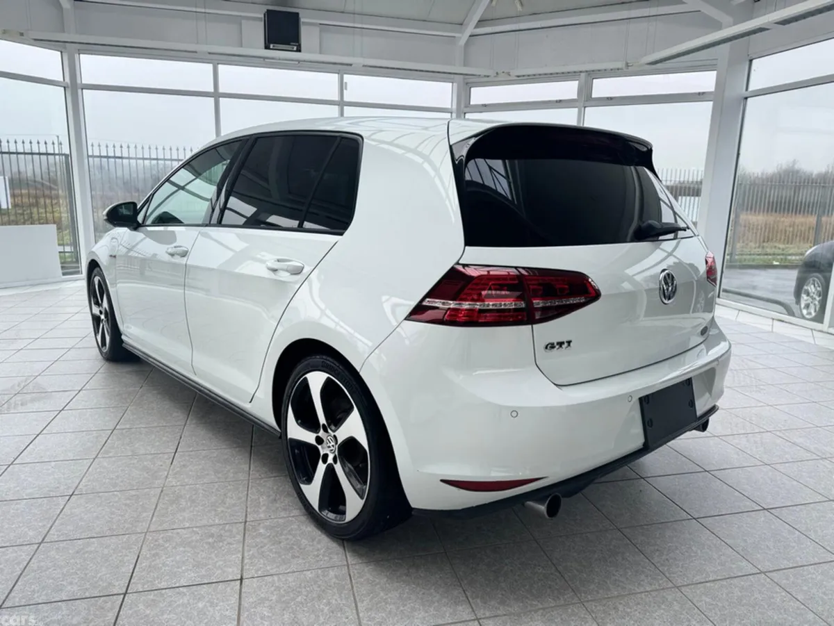 Volkswagen Golf Hatchback, Petrol, 2014, White
