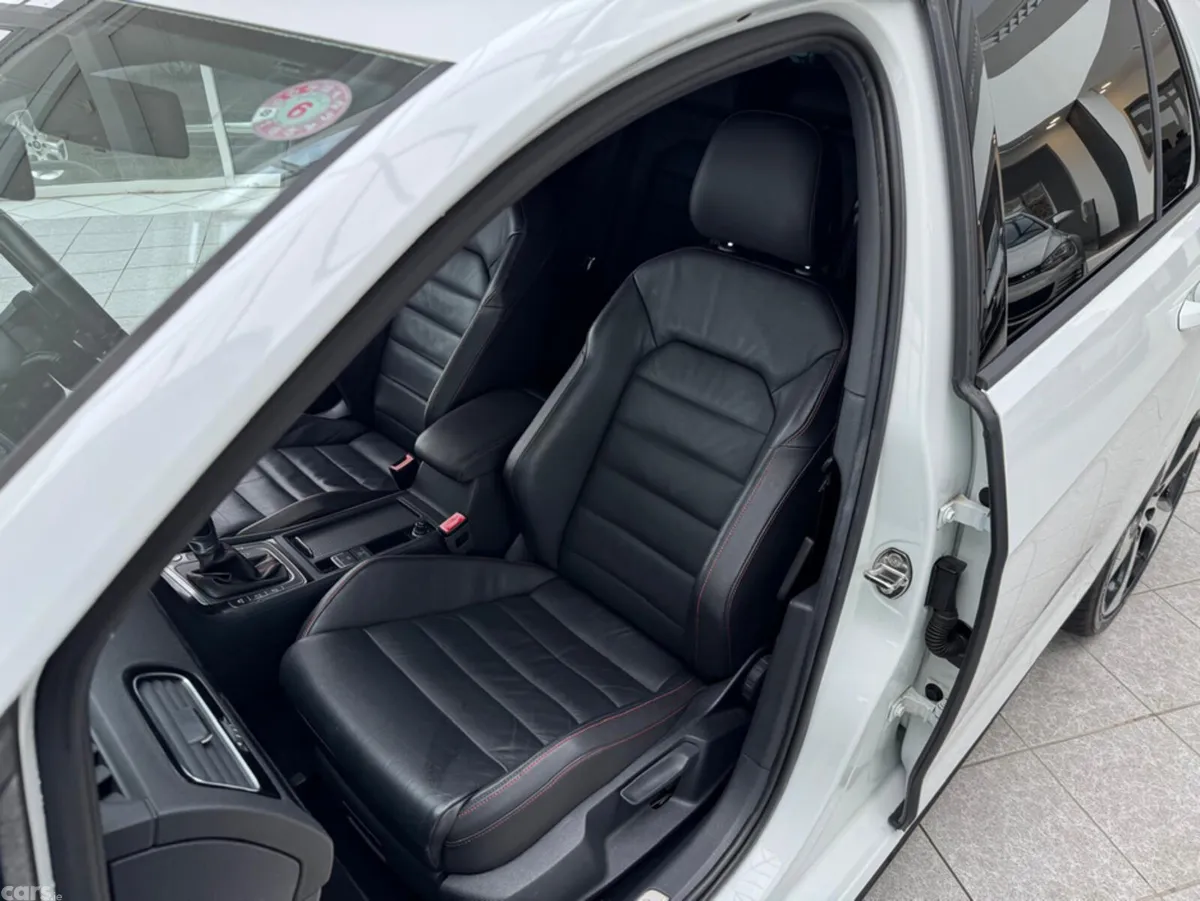 Volkswagen Golf Hatchback, Petrol, 2014, White