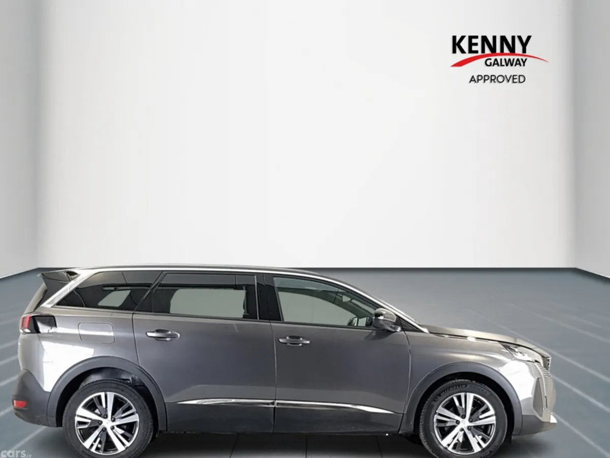 Peugeot 5008 MPV, Diesel, 2024, Grey