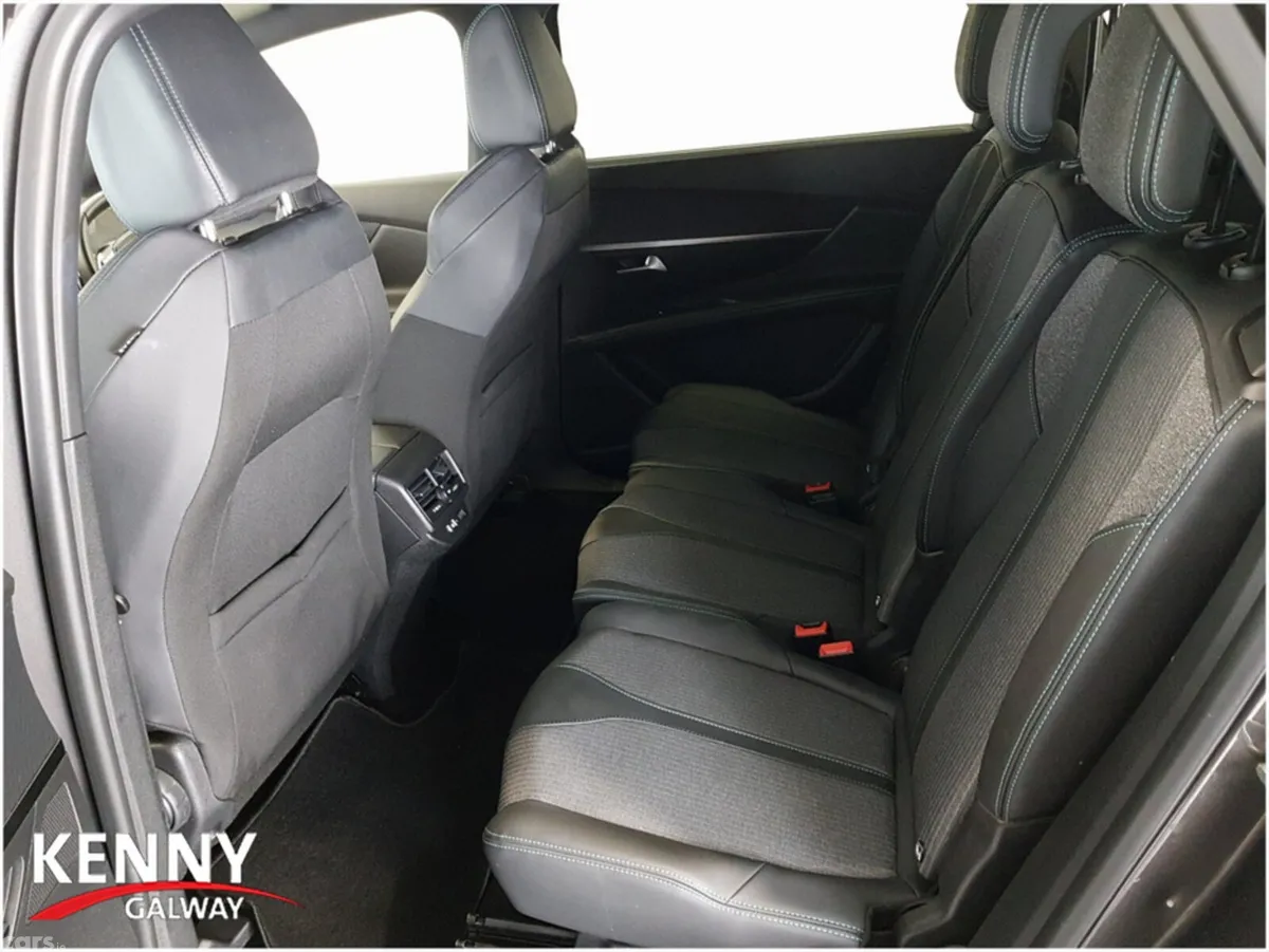 Peugeot 5008 MPV, Diesel, 2024, Grey