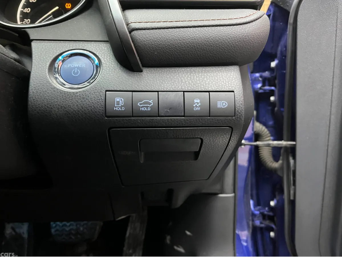 Toyota Camry Saloon, Petrol Hybrid, 2021, Blue