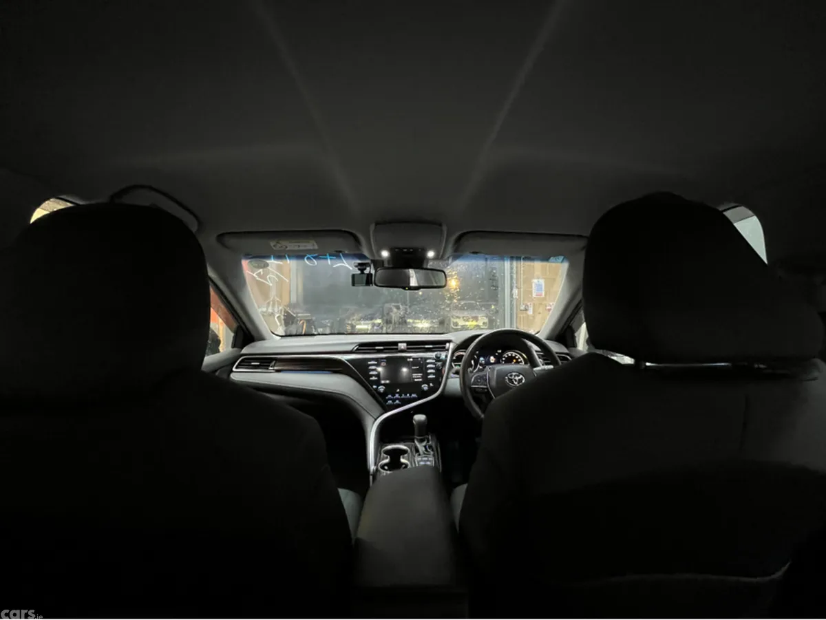 Toyota Camry Saloon, Petrol Hybrid, 2021, Blue