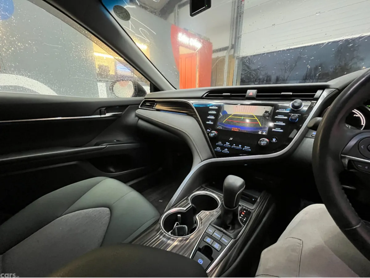 Toyota Camry Saloon, Petrol Hybrid, 2021, Blue