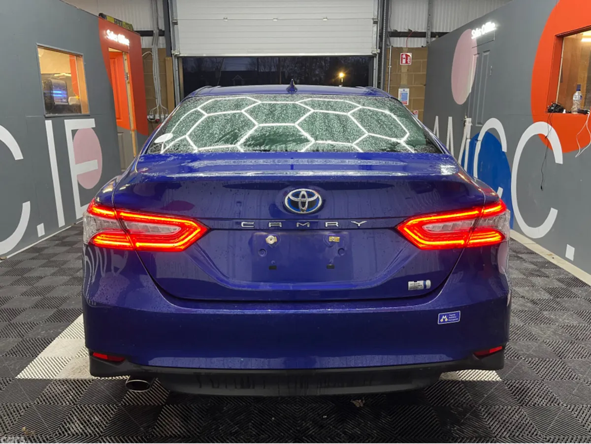 Toyota Camry Saloon, Petrol Hybrid, 2021, Blue