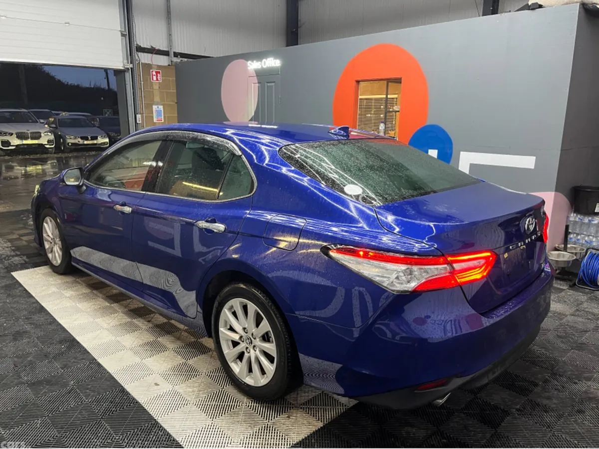 Toyota Camry Saloon, Petrol Hybrid, 2021, Blue