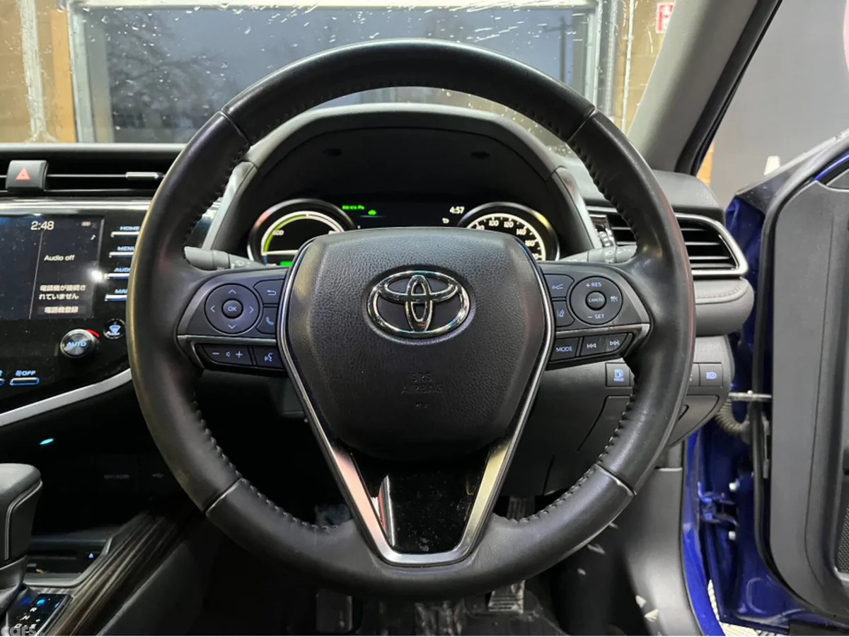 Toyota Camry Saloon, Petrol Hybrid, 2021, Blue