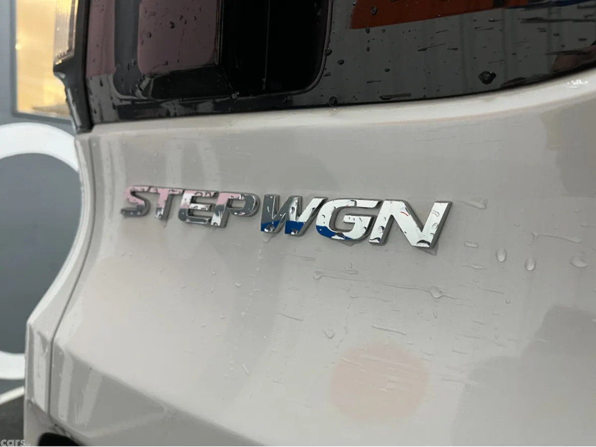 Honda Stepwagon MPV, Petrol Hybrid, 2019, White