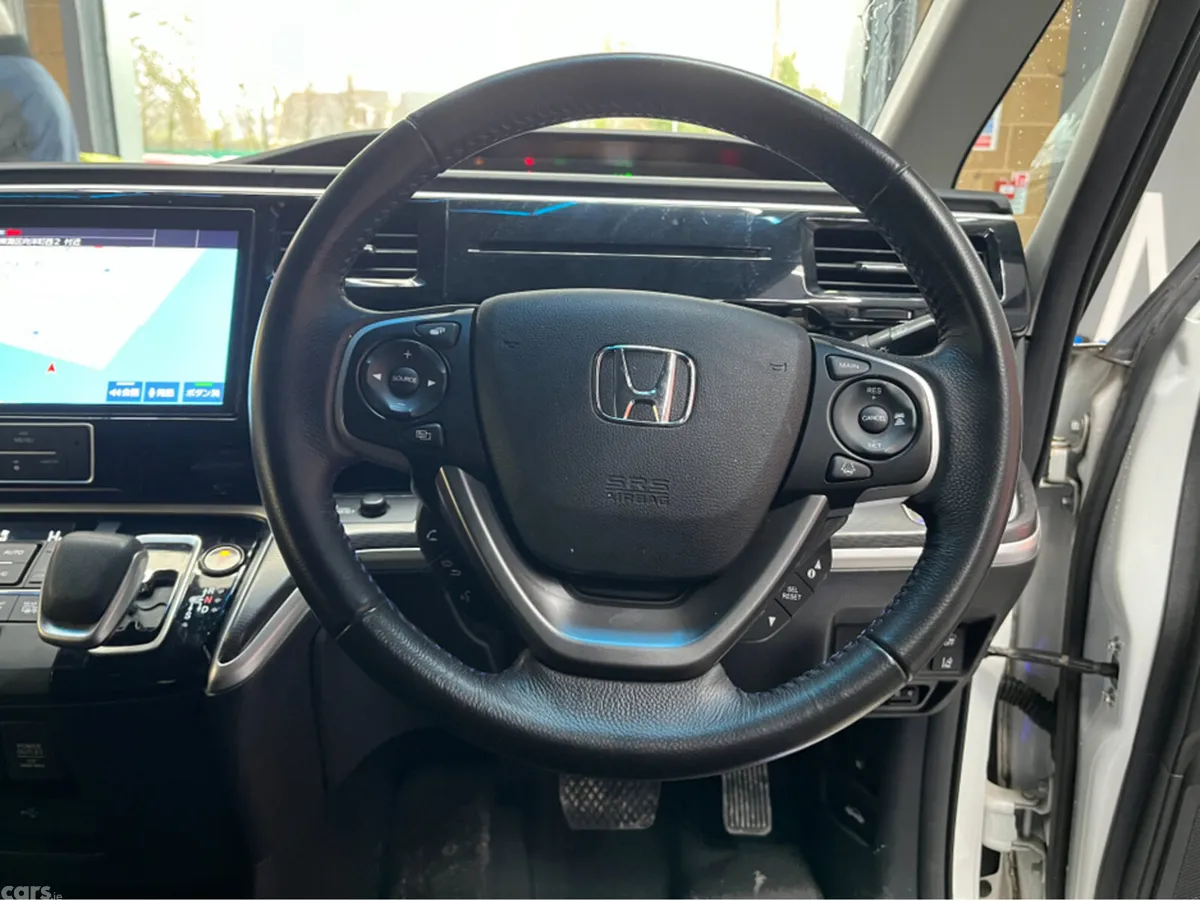 Honda Stepwagon MPV, Petrol Hybrid, 2019, White