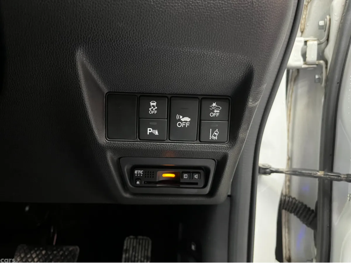 Honda Stepwagon MPV, Petrol Hybrid, 2019, White