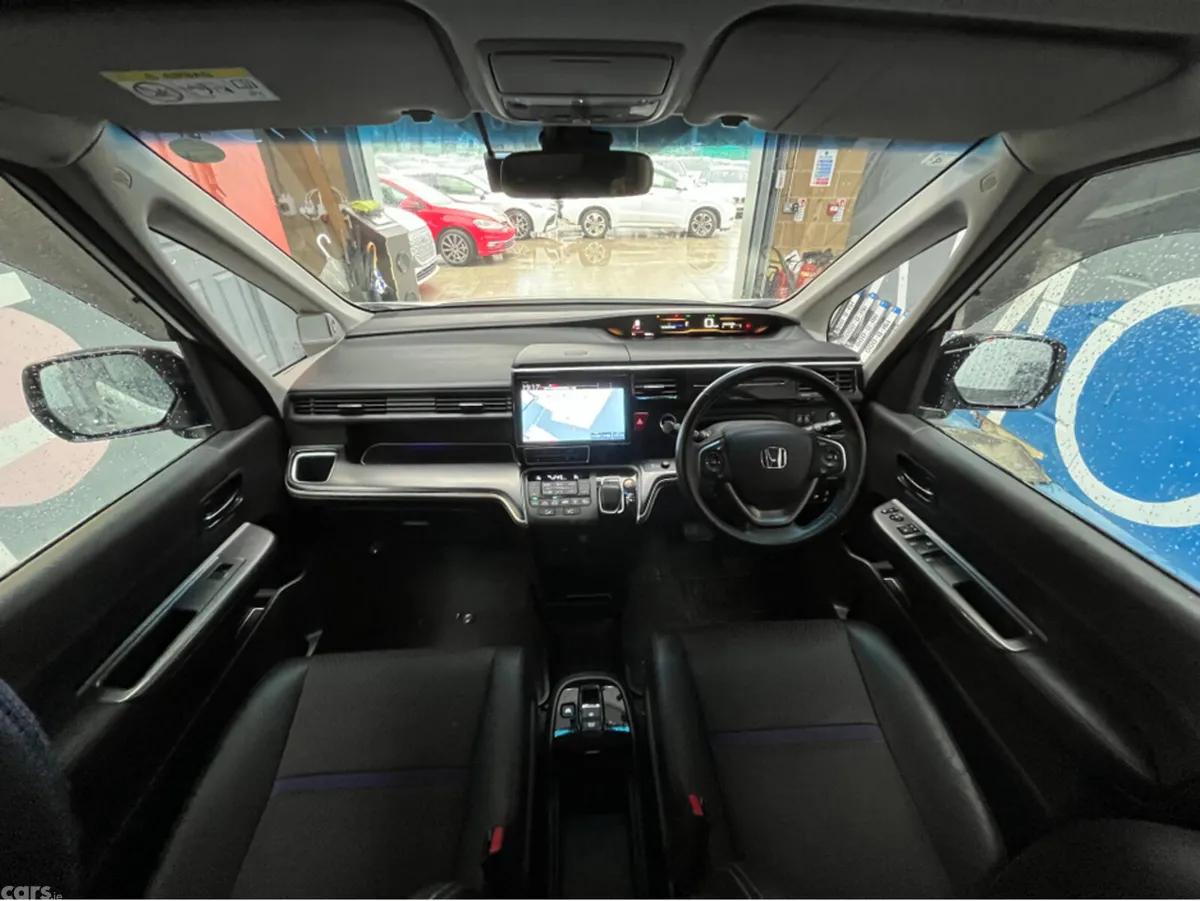 Honda Stepwagon MPV, Petrol Hybrid, 2019, White
