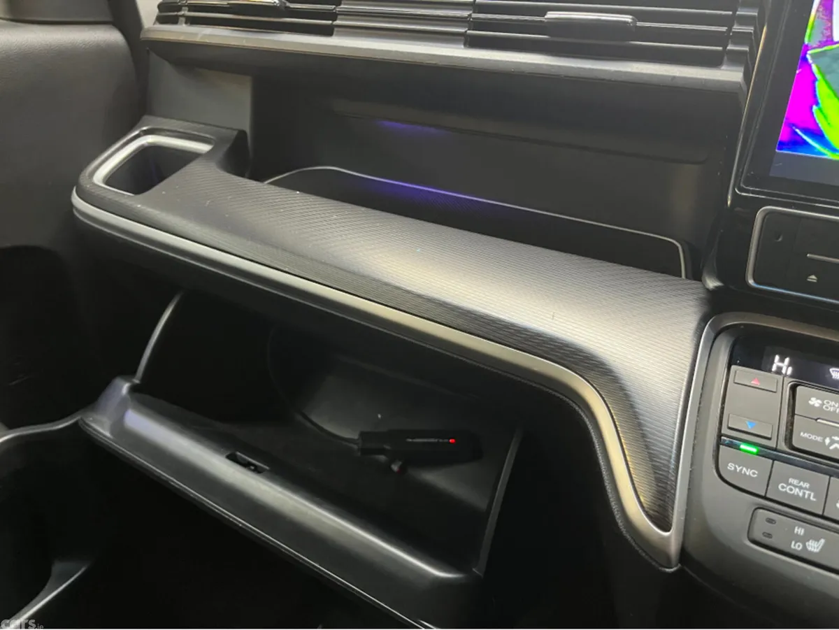 Honda Stepwagon MPV, Petrol Hybrid, 2019, White
