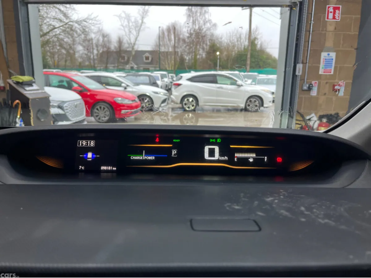 Honda Stepwagon MPV, Petrol Hybrid, 2019, White