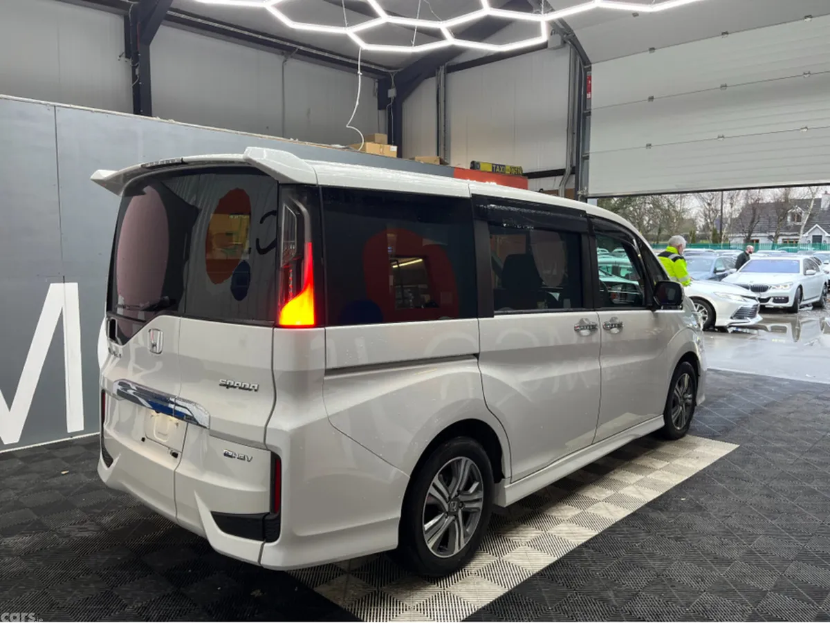 Honda Stepwagon MPV, Petrol Hybrid, 2020, White