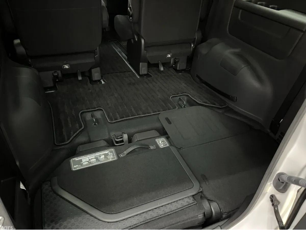 Honda Stepwagon MPV, Petrol Hybrid, 2020, White