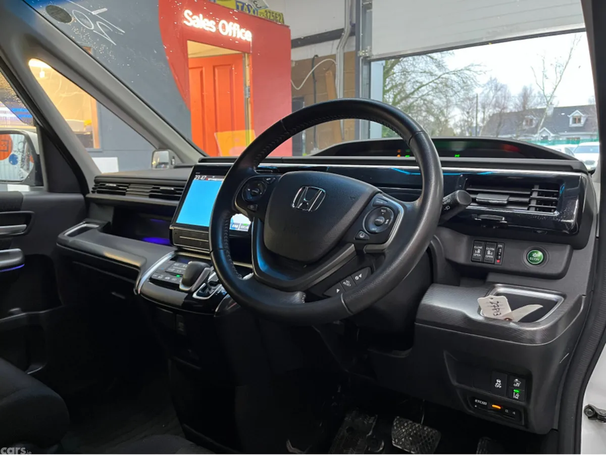 Honda Stepwagon MPV, Petrol Hybrid, 2020, White