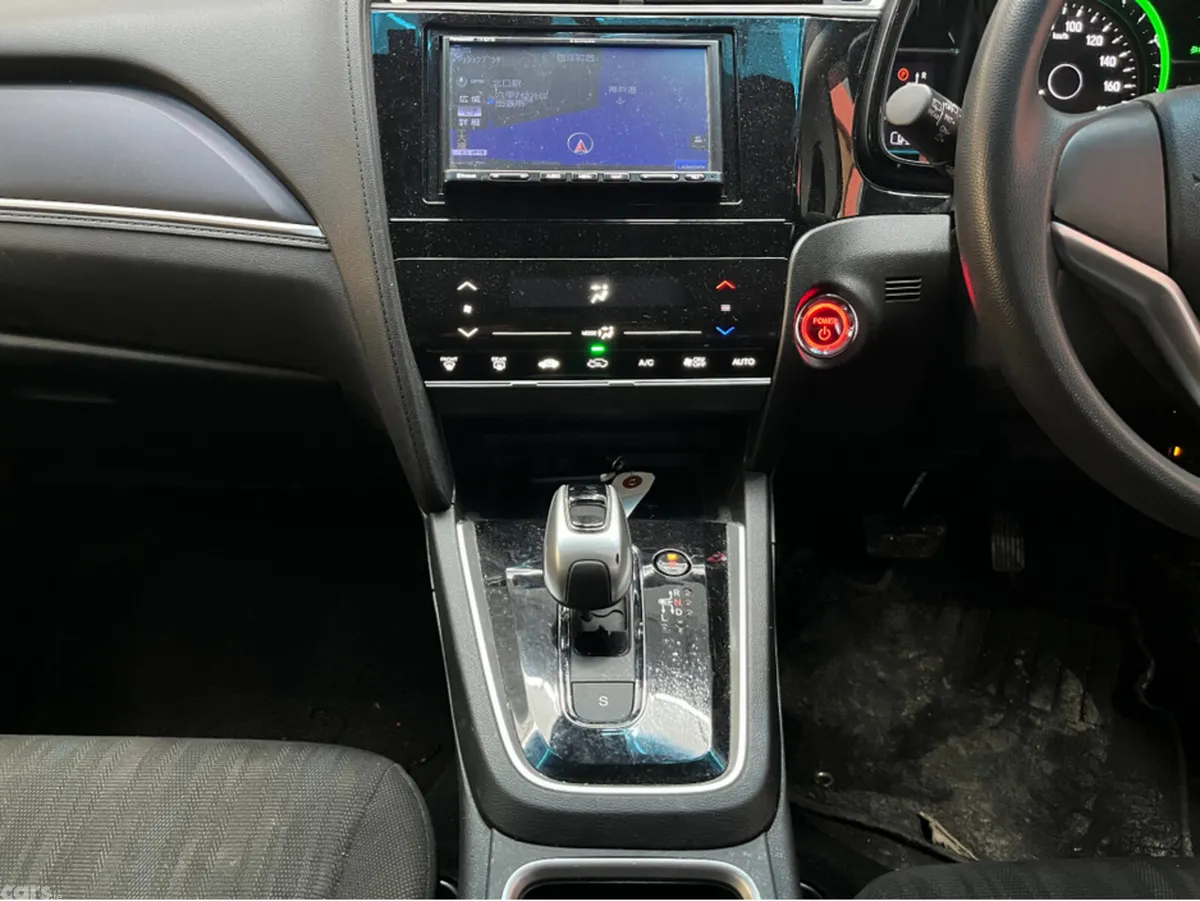 Honda Shuttle MPV, Petrol Hybrid, 2022, Silver