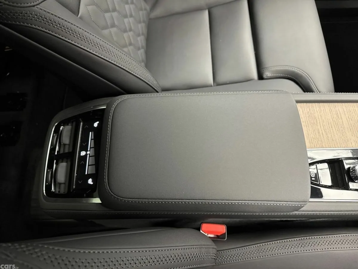 Volvo XC90 SUV, Petrol Plug-in Hybrid, 2026, Black