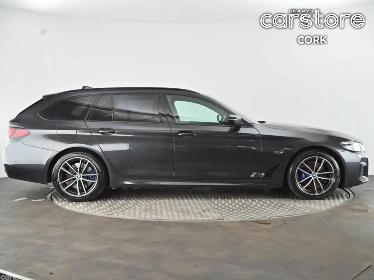 BMW 5-Series Estate, Petrol Plug-in Hybrid, 2022, Grey